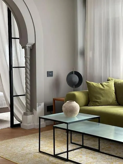 Stunning 1Bd Flat With 50M2 Terrace In The City Center 布加勒斯特 公寓